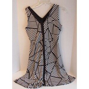 Title Nine Black and White Sleeveless Geometric V Neck Pullover Dress Size M